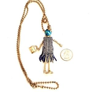 Macmode Large Lady shopper motion pendant necklace